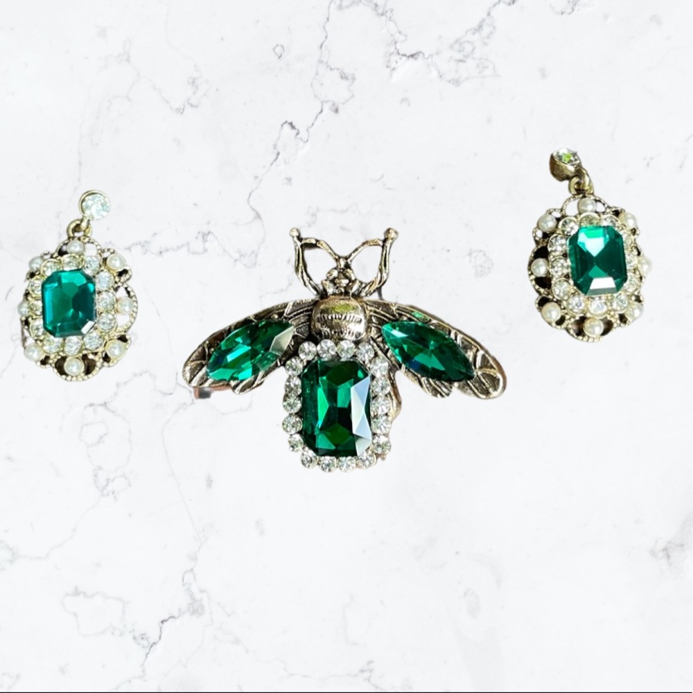 Vintage Green Rhinestone Bee brooch and earrings set